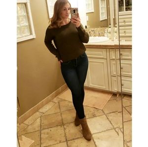 Meet your Posher, Courtney